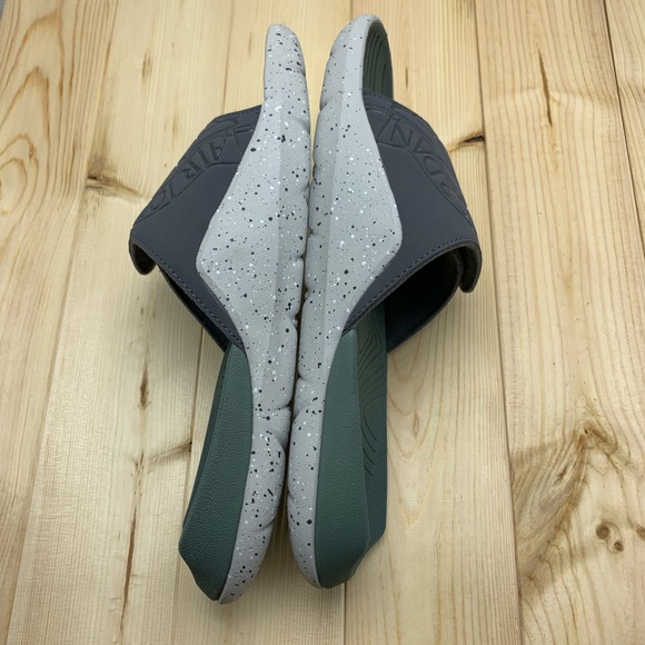 Jordan Hydro 7 Slides (Multiple Sizes) - Picture 4 of 6